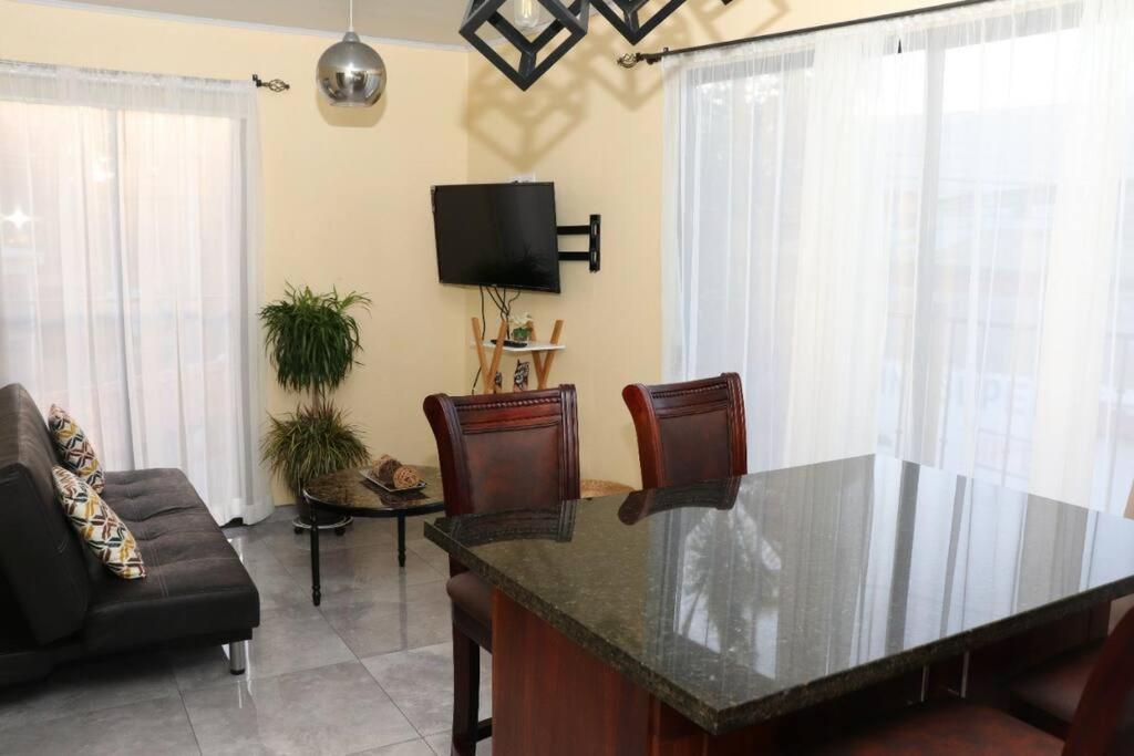 Airport Sjo - Edward & Familia Apartahotel *